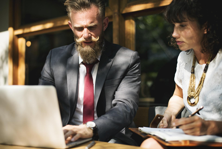 The advantages of customized suits: why they are the key to success in the workplace